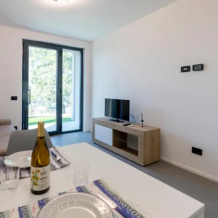 Symphony House By Design Apartment *