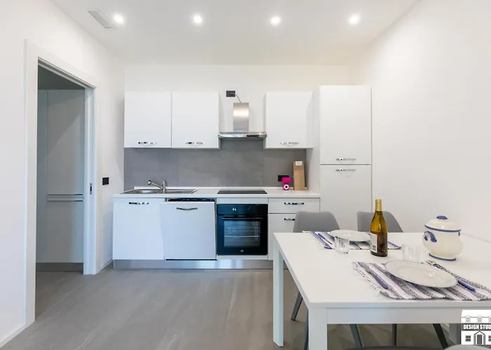 Symphony House By Design 아파트 *